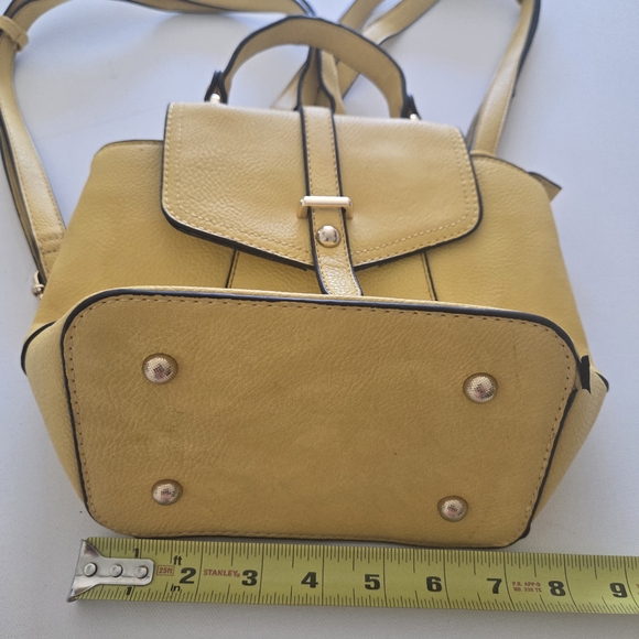Yellow Leather Women's Bag Backpack. - Picture 3 of 9